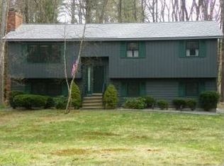 18 Maple Dr, Bedford, NH 03110