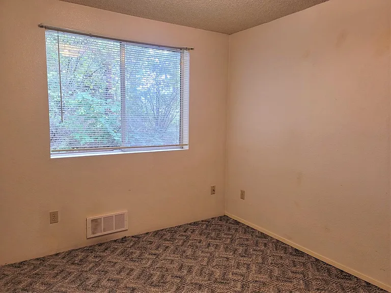 1112 Shorewood Drive — Photo 11