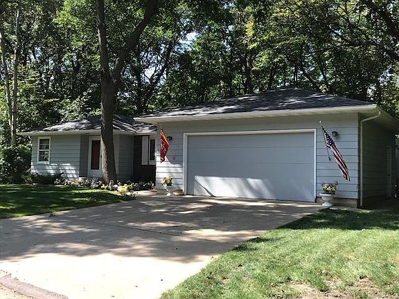 3rd image of 14 Westwood Dr