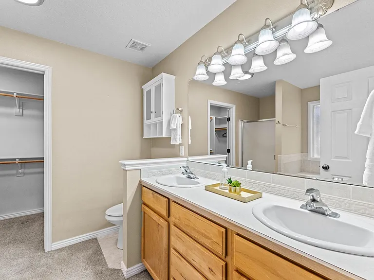 1847 W Whitestone Ct — Photo 16