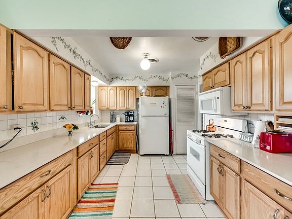 5th image of 807 Goliad Dr