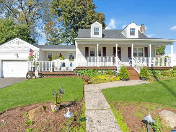 9 John Ochs Ct, Saddle Brook, NJ 07663