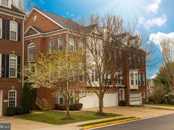 10595 Mason Park Ct, Fairfax, VA 22030