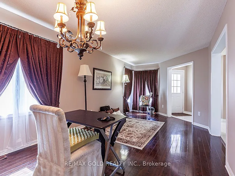 1 Ripley Cres — Photo 8