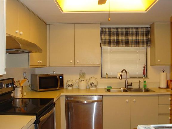 3rd image of 711 SW South River Dr APT 206