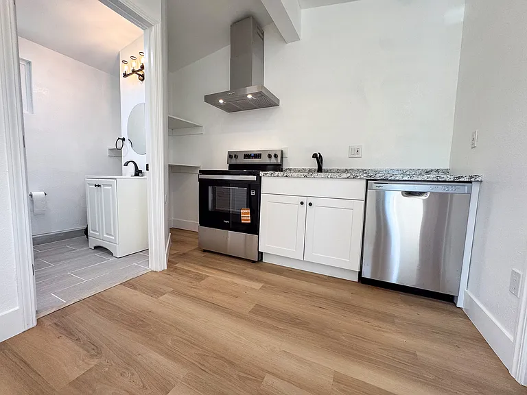 25 Pico Ave #B — Photo 35