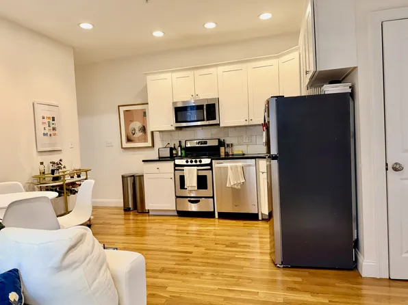 90 W Cedar St APT 4R, Boston, MA 02114