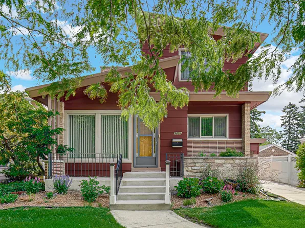 9801 S Trumbull Ave, Evergreen Park, IL 60805