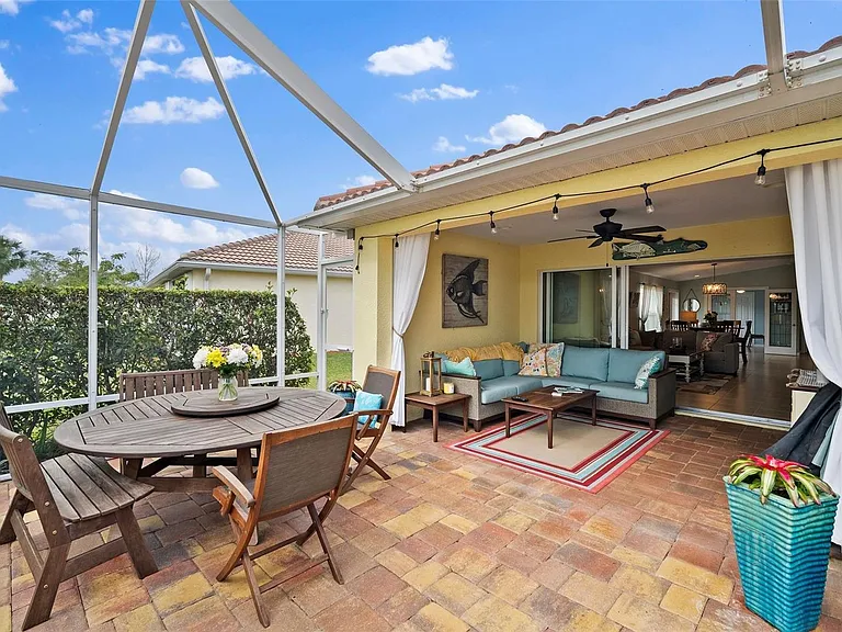 2121 Burgos Dr — Photo 13