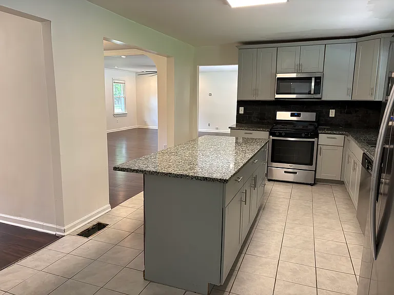 1236 Shore Dr SW — Photo 4