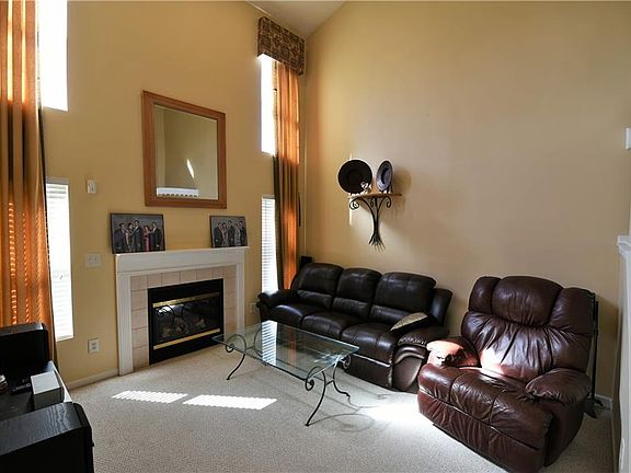 4th image of 405 Bedford Dr