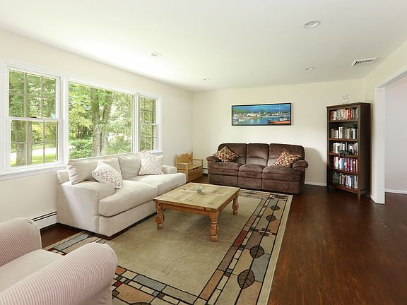 3rd image of 31 Salem Ln