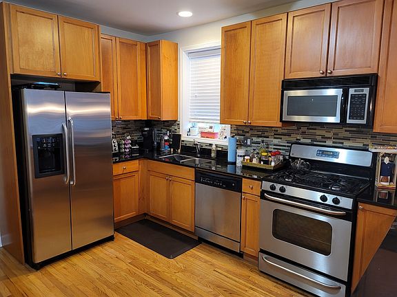3rd image of 746 S Western Ave APT 1