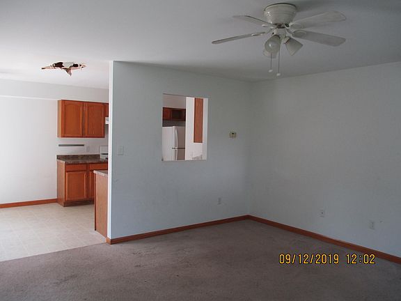 CEINING FAN IN THE LIVING AREA