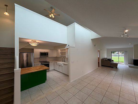 5th image of 8440 Tangelo Tree Dr