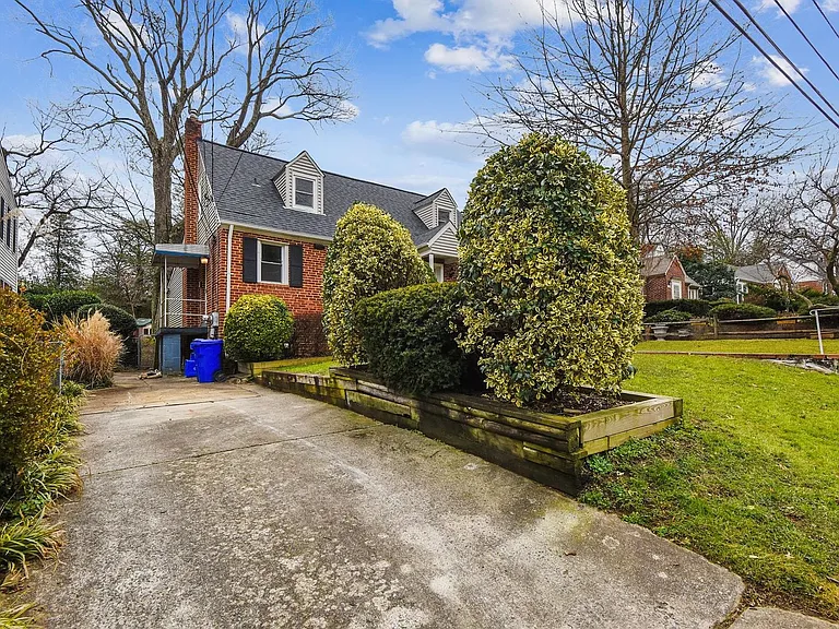 210 E Hamilton Ave — Photo 45