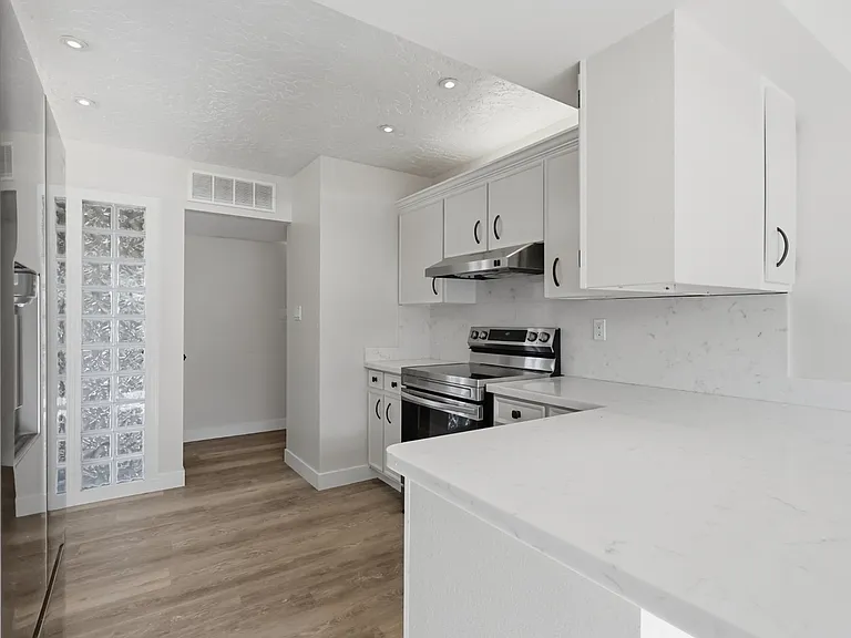 6452 Bristol Way — Photo 5