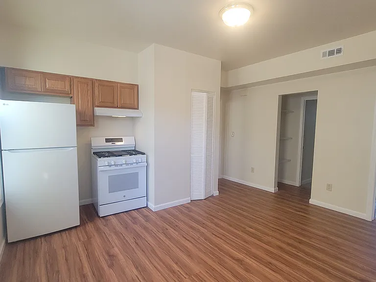 138 Carlisle St #2 — Photo 1