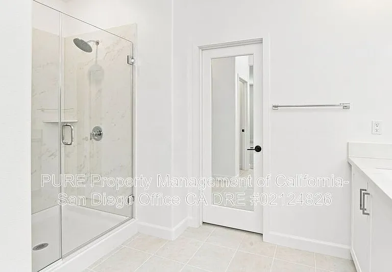 390 Baker St — Photo 12