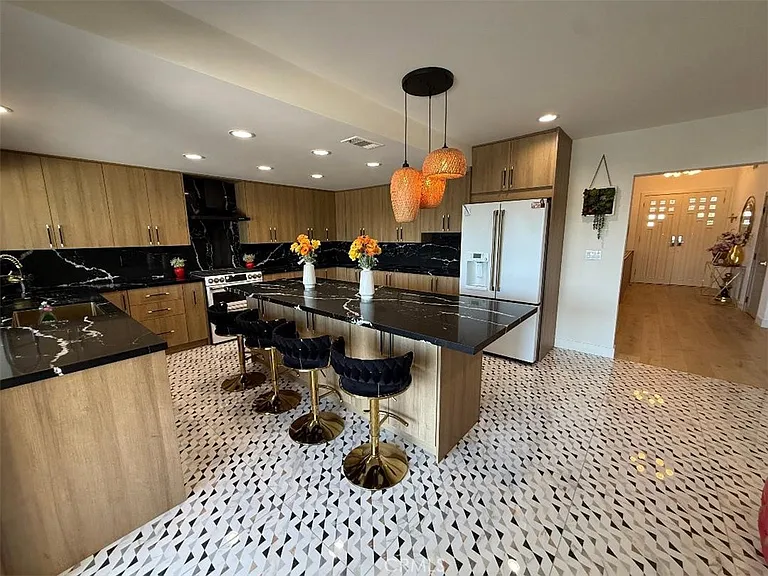 17608 Orna Dr — Photo 9