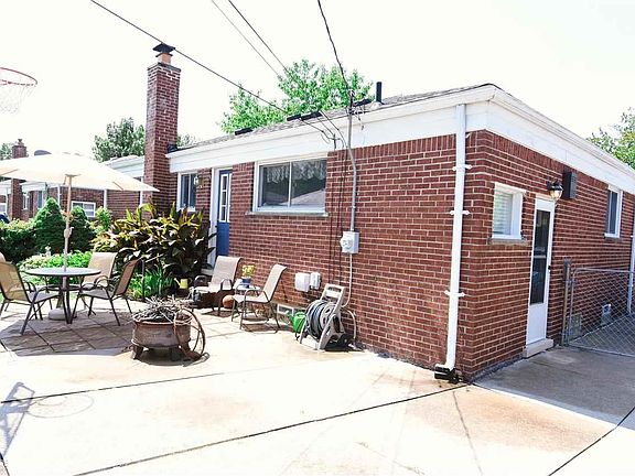 4th image of 25536 Harmon St
