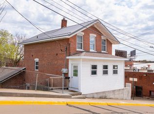 120 Montgomery Ave, East Dubuque, IL 61025