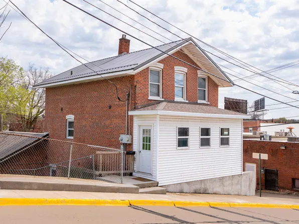 120 Montgomery Ave, East Dubuque, IL 61025