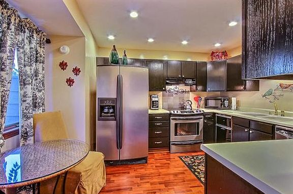 4th image of 528 Fleetwood Ct #D
