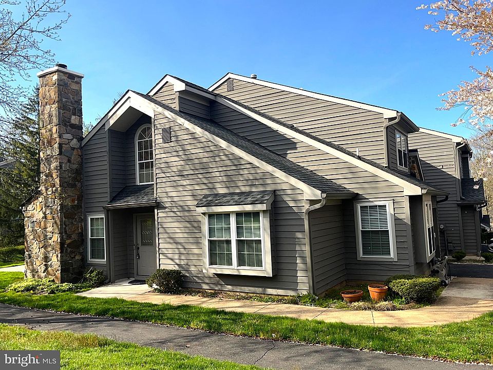 1st image of 40 Roxbury Ct #H