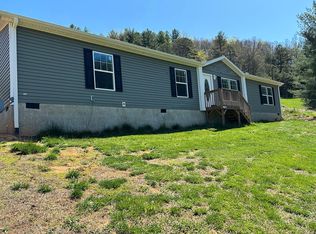 102 Whitaker Cove Rd, Horse Shoe, NC 28742