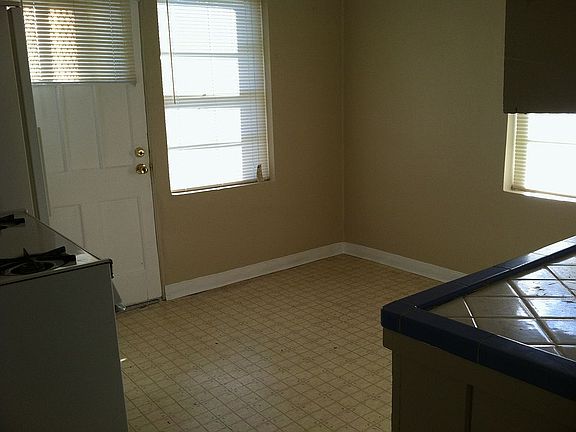 5th image of 3805 Victory Dr