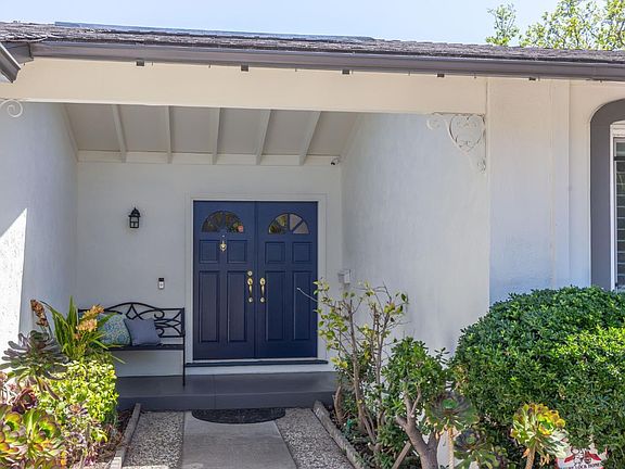 2nd image of 304 Grandpark Cir