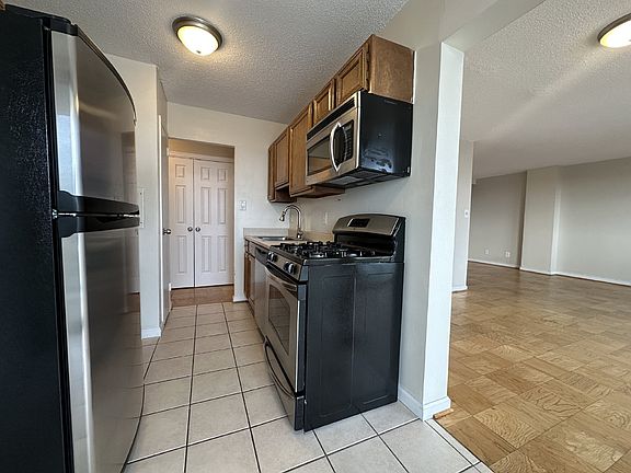5th image of 501 Slaters Ln APT 1214