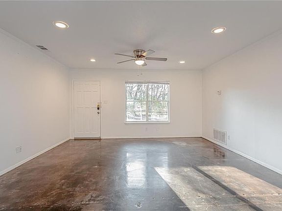 5th image of 5008 S Glencoe Cir