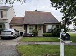 7413 Stockley Rd, Downers Grove, IL 60516