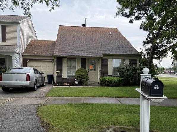 7413 Stockley Rd, Downers Grove, IL 60516