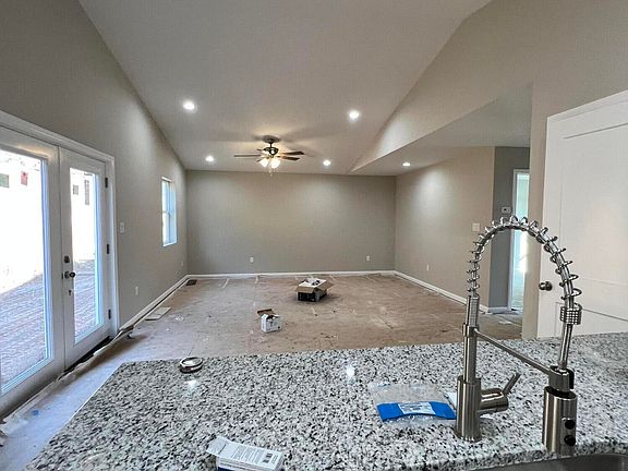 5th image of 3117 Greenway Dr