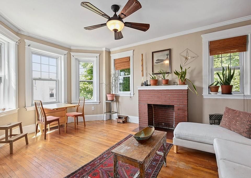2nd image of 61 Quint Ave APT 9