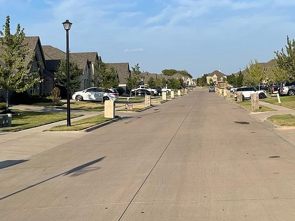 4th image of 528 Harvest Grove Dr