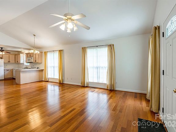 4th image of 119 Dogwood Ln