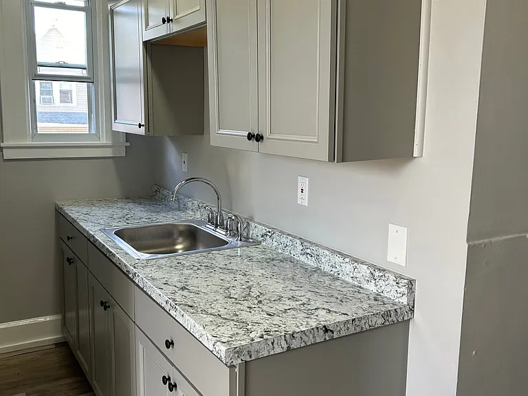 7 Hunting St #3 — Photo 3