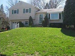 35 Hilton Rd, Mount Holly, NJ 08060