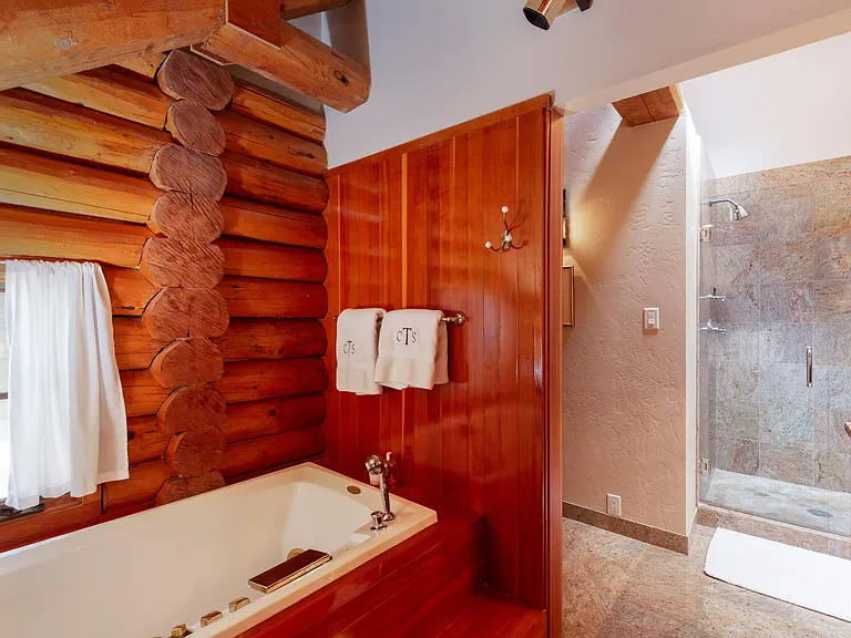 1305 Red Butte Dr — Photo 17