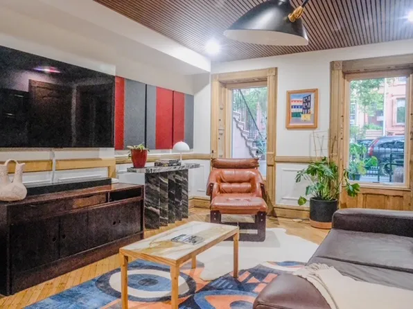 433 Putnam Avenue image 7 of 12