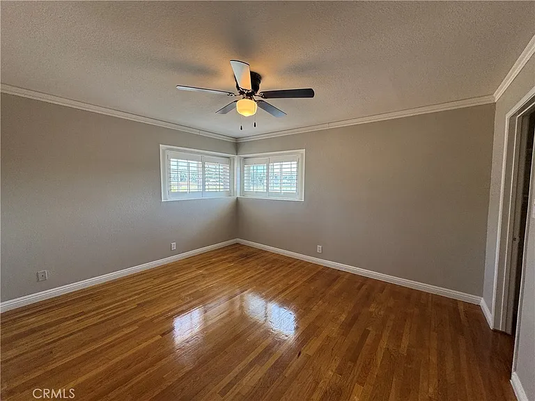 4037 S Ellesford Ave — Photo 26