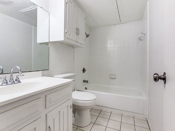 2nd image of 1109 Lesa Ln