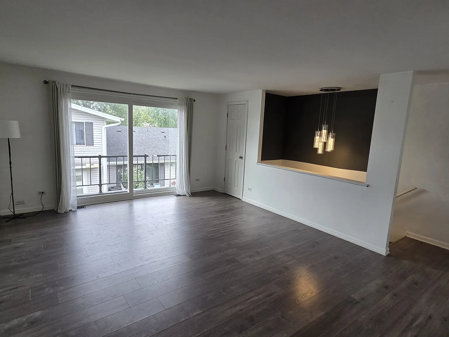 220 Sagamore Ct — Photo 2