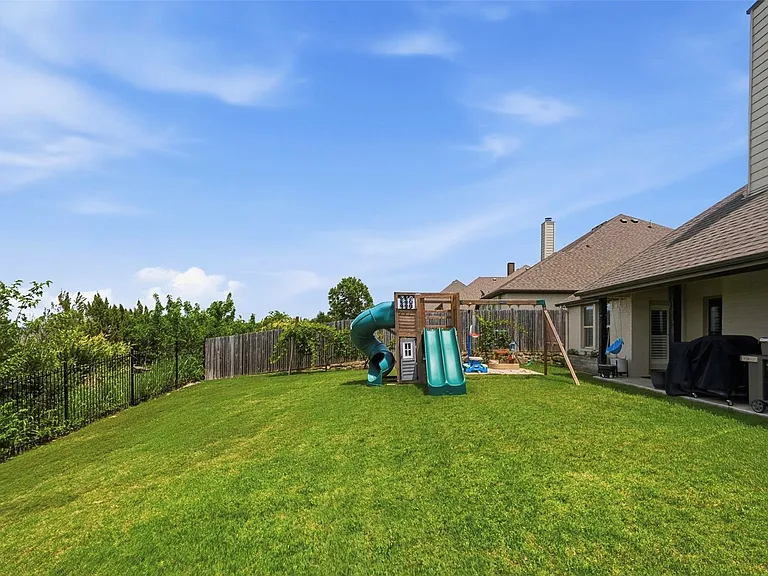 536 Inwood St — Photo 23