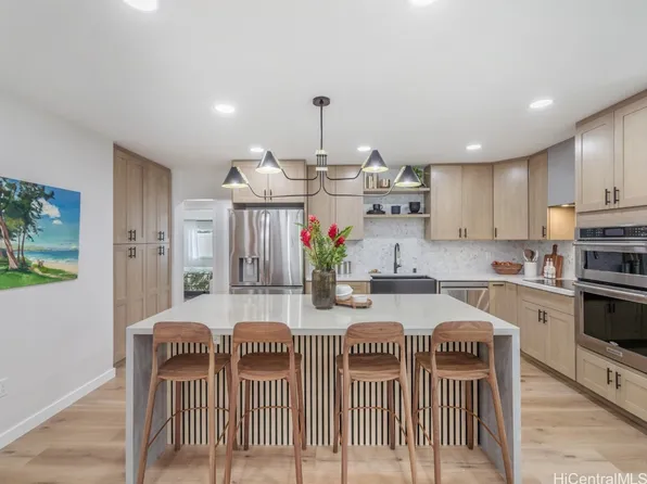 990 Apokula Pl, Kailua, HI 96734
