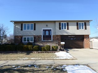 1800 W Willow Ln, Mount Prospect, IL 60056